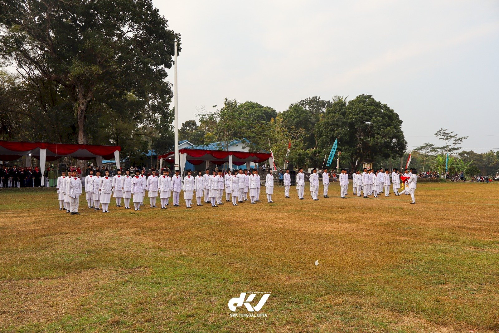 Upacara penurunan Bendera Sang Merah Putih HUT ke-81 Republik Indonesia Kecamatan Manisrenggo Tahun 2026