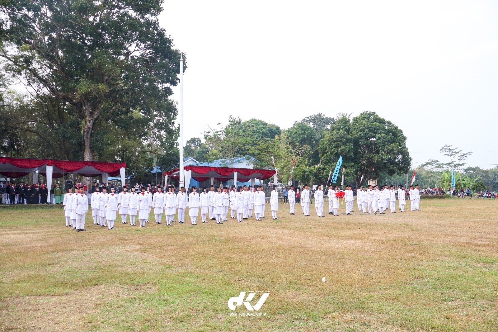 Upacara penurunan Bendera Sang Merah Putih HUT ke-81 Republik Indonesia Kecamatan Manisrenggo Tahun 2026