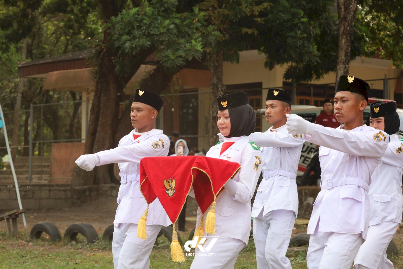 Upacara penurunan Bendera Sang Merah Putih HUT ke-81 Republik Indonesia Kecamatan Manisrenggo Tahun 2026
