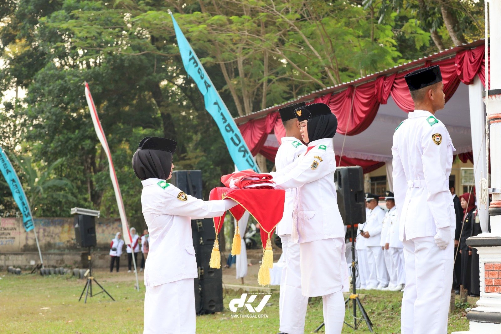 Upacara penurunan Bendera Sang Merah Putih HUT ke-81 Republik Indonesia Kecamatan Manisrenggo Tahun 2026