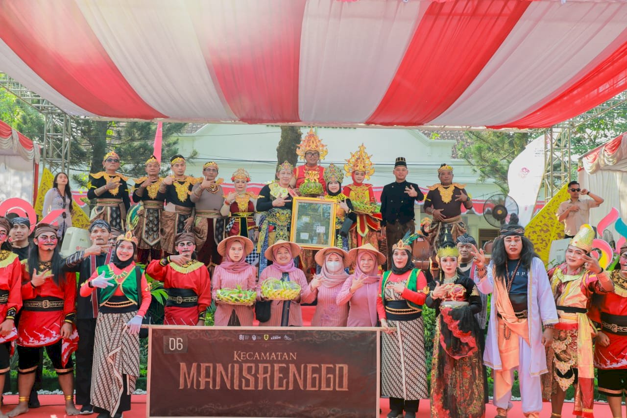 Ikut berpartisipasi dalam Karnaval Budaya Klaten "Mataram Kuno: Mandala Peradaban - Saka Sandyakala, Tumuju Cahya" Kecamatan Manisrenggo mempersembahkan cerita "RITUAL DAN ZIARAH WARGA MANISRENGGO"