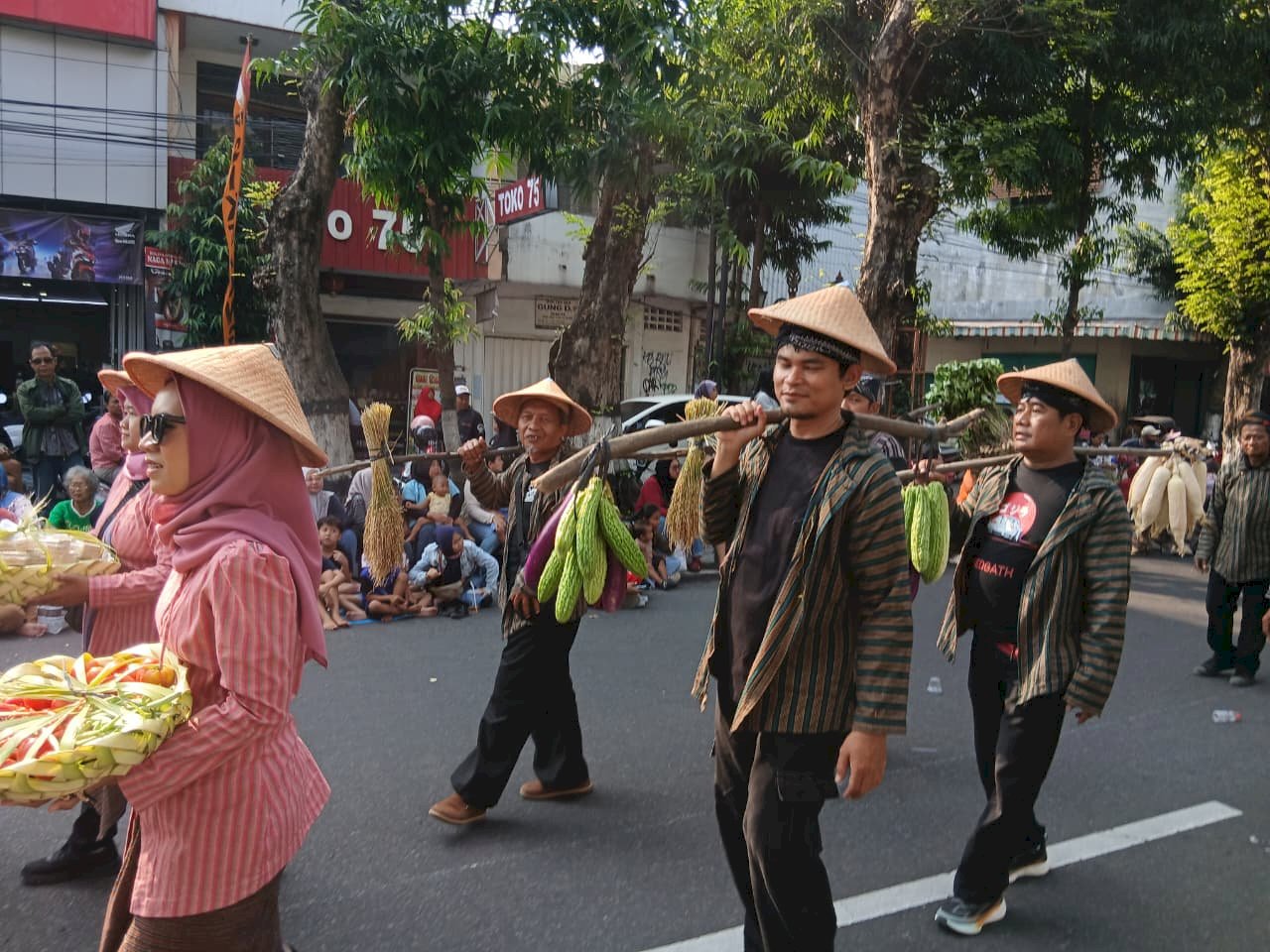 Ikut berpartisipasi dalam Karnaval Budaya Klaten "Mataram Kuno: Mandala Peradaban - Saka Sandyakala, Tumuju Cahya" Kecamatan Manisrenggo mempersembahkan cerita "RITUAL DAN ZIARAH WARGA MANISRENGGO"
