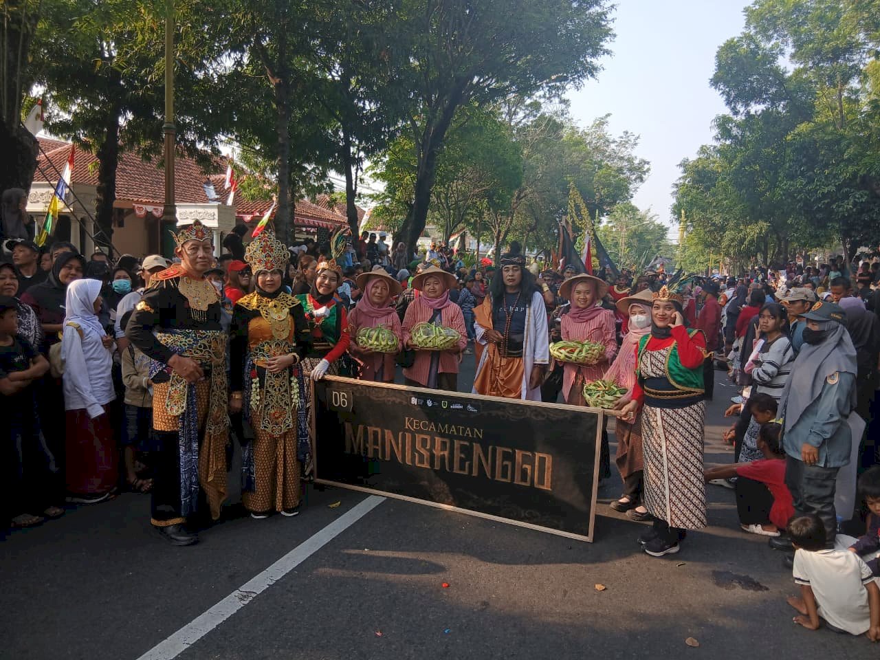 Ikut berpartisipasi dalam Karnaval Budaya Klaten "Mataram Kuno: Mandala Peradaban - Saka Sandyakala, Tumuju Cahya" Kecamatan Manisrenggo mempersembahkan cerita "RITUAL DAN ZIARAH WARGA MANISRENGGO"