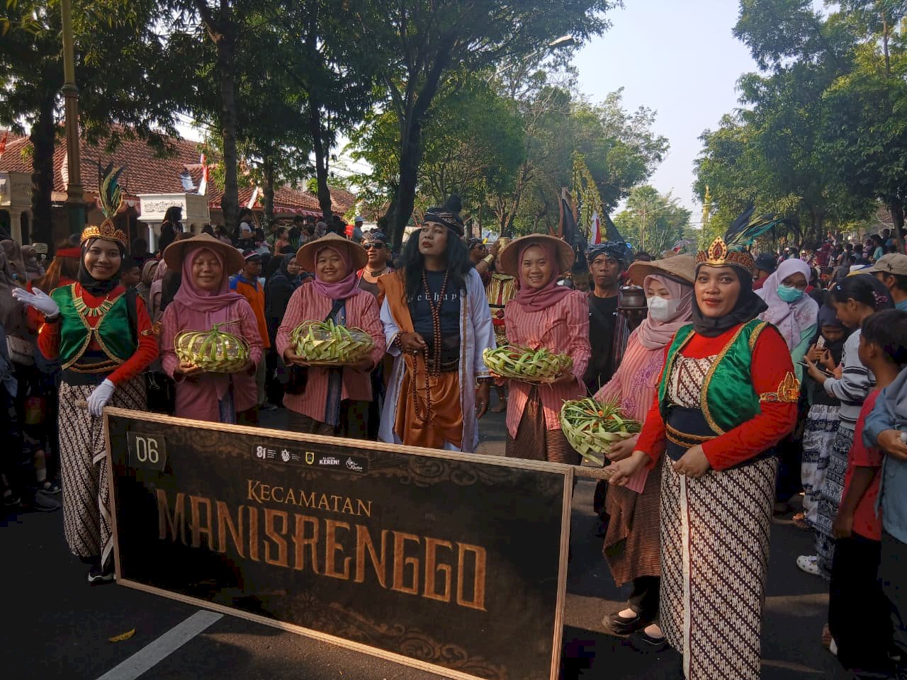 Ikut berpartisipasi dalam Karnaval Budaya Klaten "Mataram Kuno: Mandala Peradaban - Saka Sandyakala, Tumuju Cahya" Kecamatan Manisrenggo mempersembahkan cerita "RITUAL DAN ZIARAH WARGA MANISRENGGO"