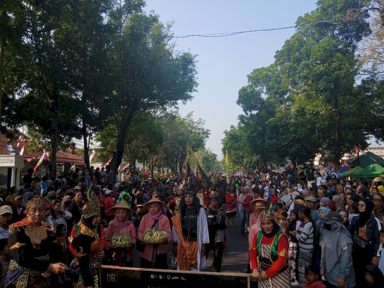 Ikut berpartisipasi dalam Karnaval Budaya Klaten "Mataram Kuno: Mandala Peradaban - Saka Sandyakala, Tumuju Cahya" Kecamatan Manisrenggo mempersembahkan cerita "RITUAL DAN ZIARAH WARGA MANISRENGGO"