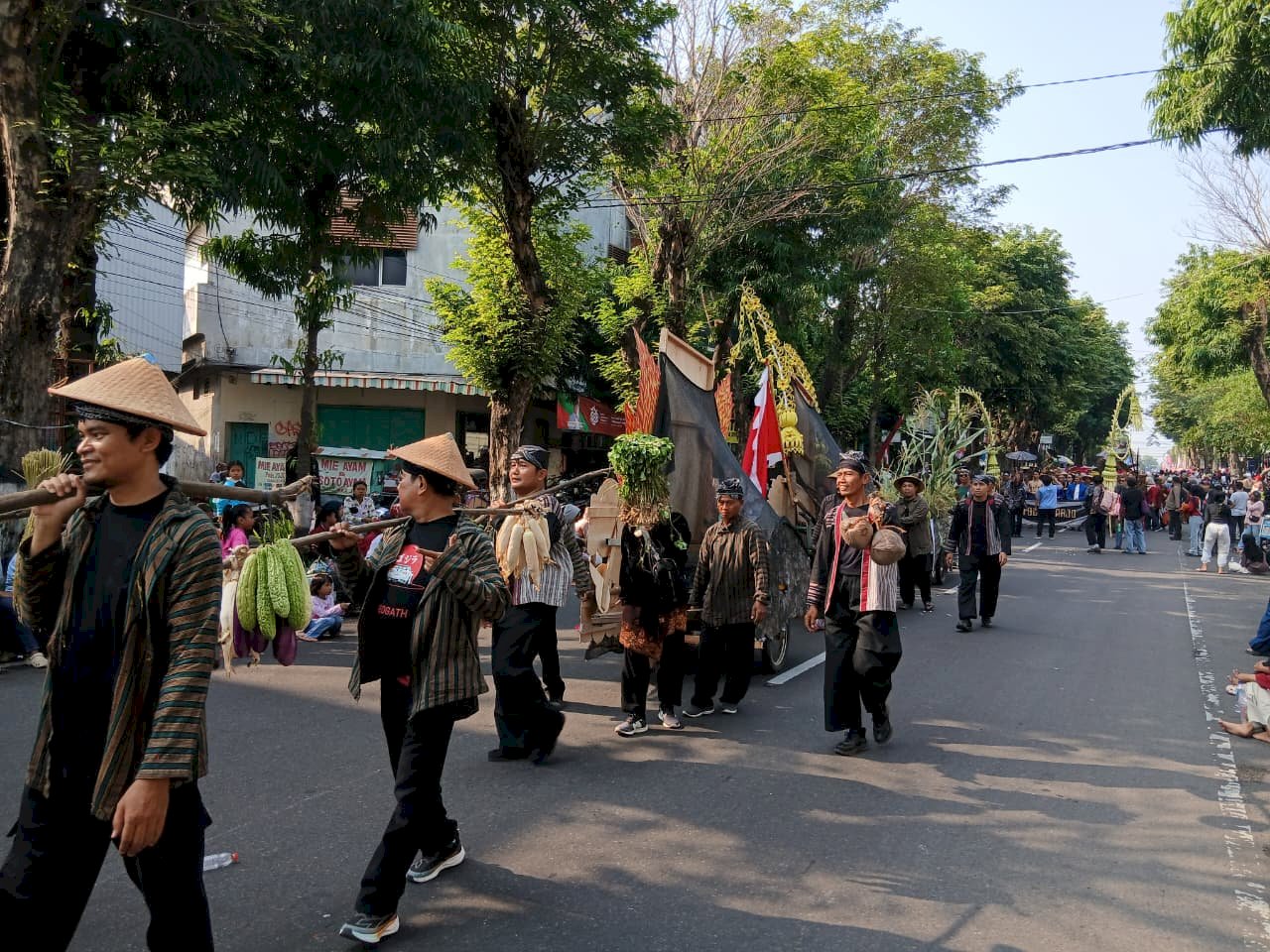 Ikut berpartisipasi dalam Karnaval Budaya Klaten "Mataram Kuno: Mandala Peradaban - Saka Sandyakala, Tumuju Cahya" Kecamatan Manisrenggo mempersembahkan cerita "RITUAL DAN ZIARAH WARGA MANISRENGGO"