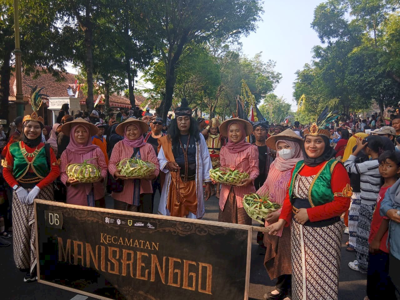 Ikut berpartisipasi dalam Karnaval Budaya Klaten "Mataram Kuno: Mandala Peradaban - Saka Sandyakala, Tumuju Cahya" Kecamatan Manisrenggo mempersembahkan cerita "RITUAL DAN ZIARAH WARGA MANISRENGGO"