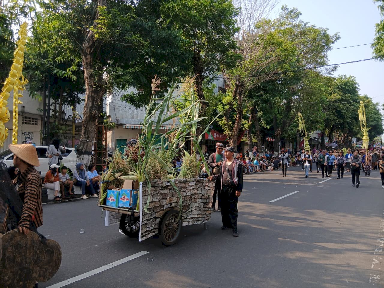 Ikut berpartisipasi dalam Karnaval Budaya Klaten "Mataram Kuno: Mandala Peradaban - Saka Sandyakala, Tumuju Cahya" Kecamatan Manisrenggo mempersembahkan cerita "RITUAL DAN ZIARAH WARGA MANISRENGGO"