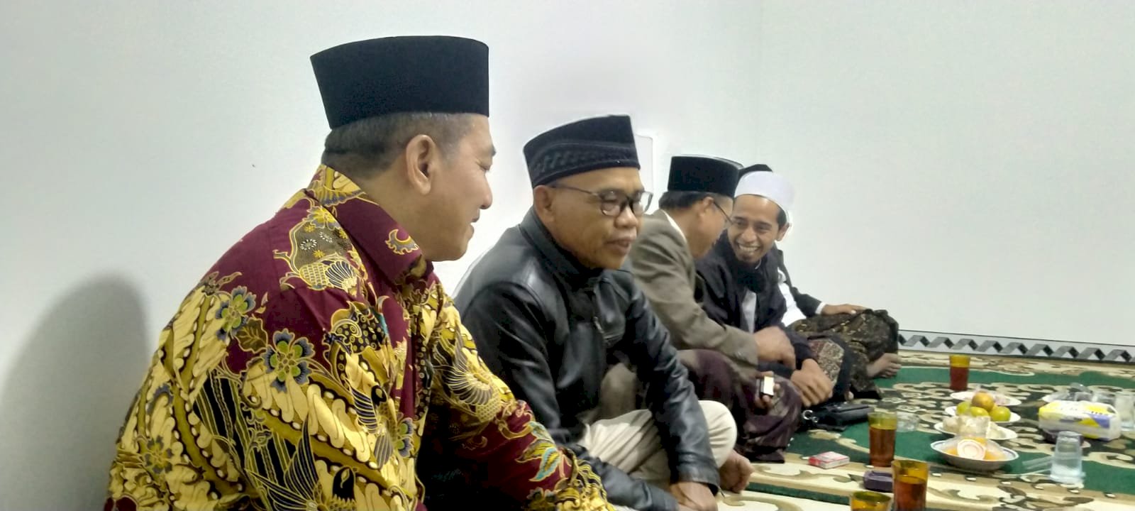 Pengajian dalam rangka memperingati maulid nabi Muhammad SAW di Majelis Ngatur Jiwo, Ponpes Losari, Solodiran. Manisrenggo