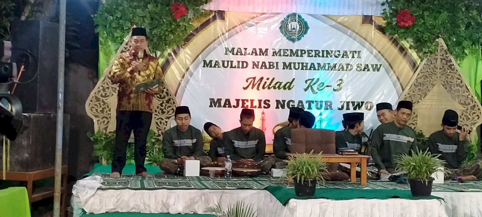 Pengajian dalam rangka memperingati maulid nabi Muhammad SAW di Majelis Ngatur Jiwo, Ponpes Losari, Solodiran. Manisrenggo