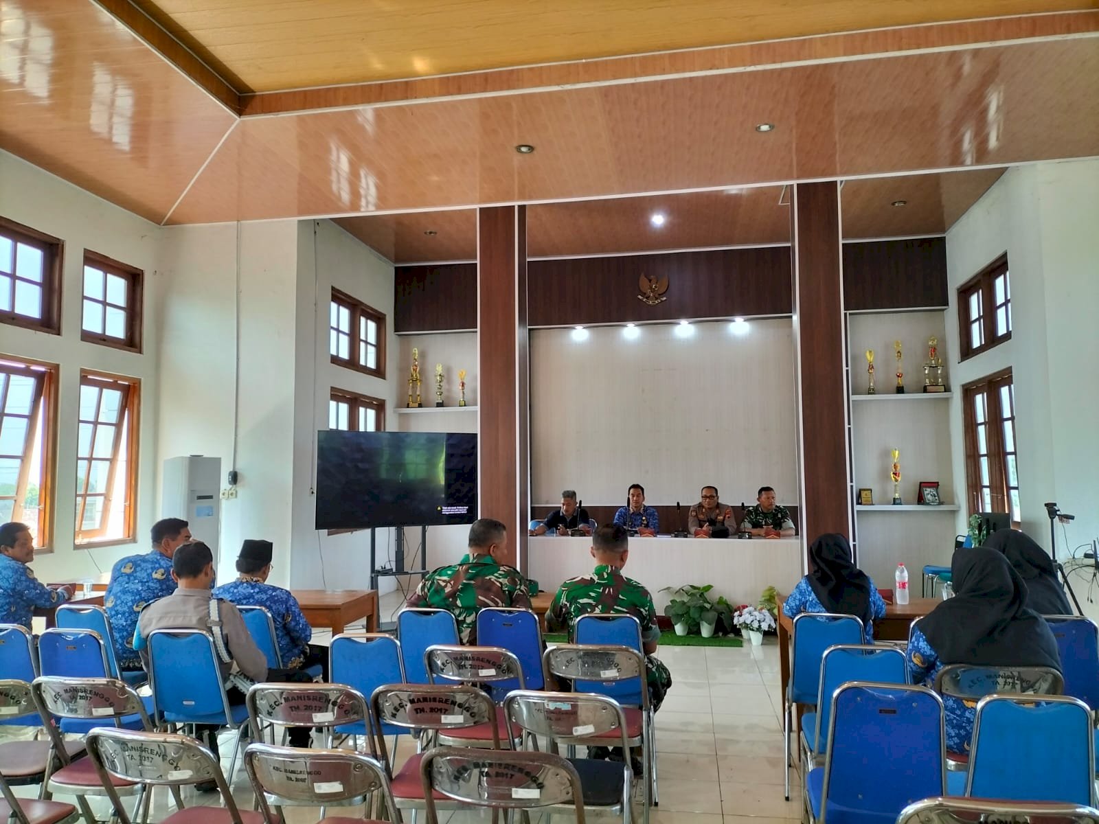 Rapat Pembubaran Panitia HUT Pemda Klaten ke-222 dan HUT ke-81 Republik Indonesia Kecamatan Manisrenggo