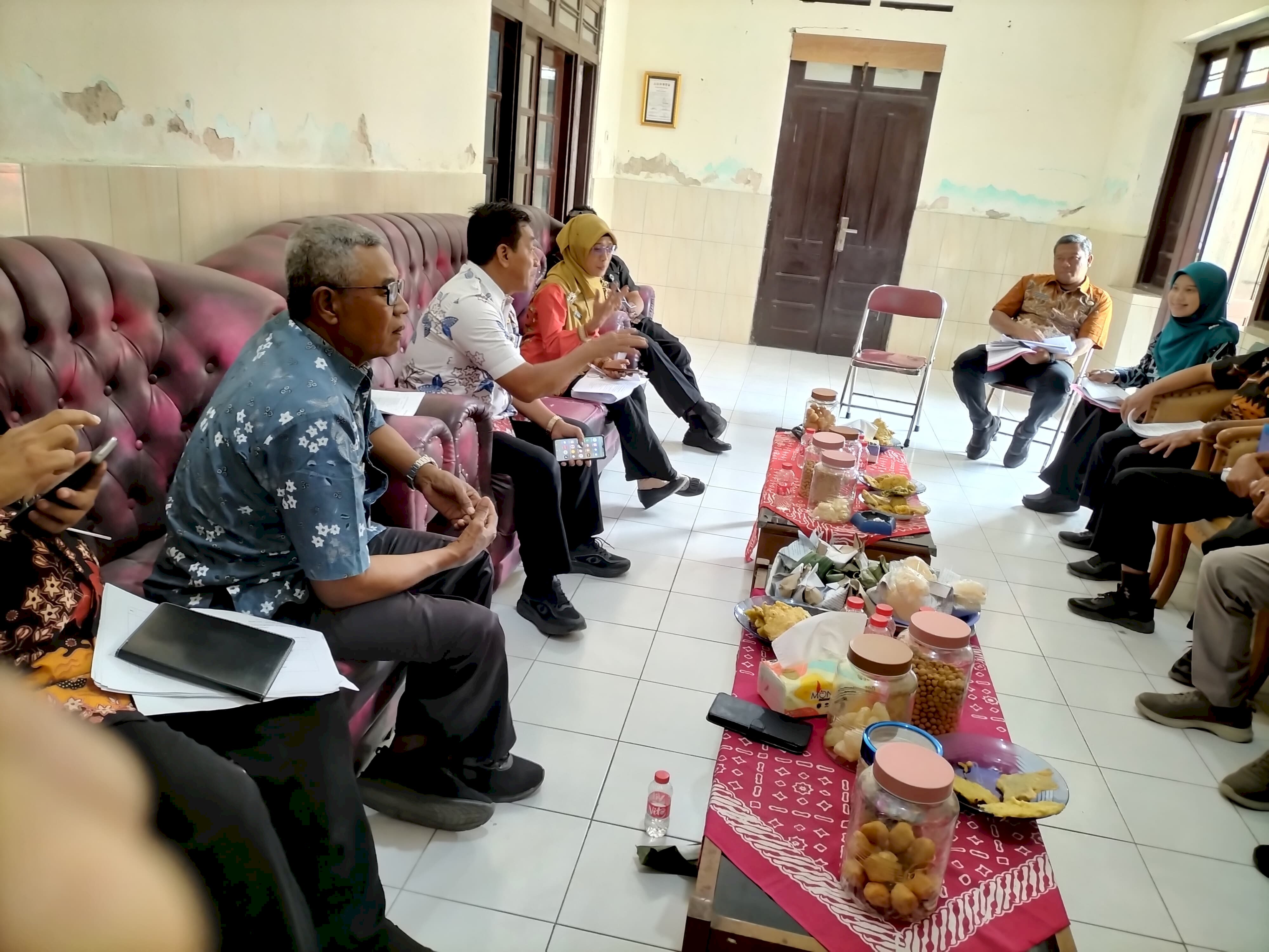 Rapat Koordinasi Intern terkait Persiapan Verifikasi dan Validasi Lapangan Evaluasi Kinerja Kecamatan (EKK) tahun 2026 Kecamatan Manisrenggo